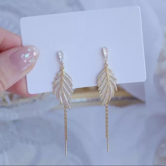 Gold plated tassels feathers 🪶 earrings - Picture 4 of 5